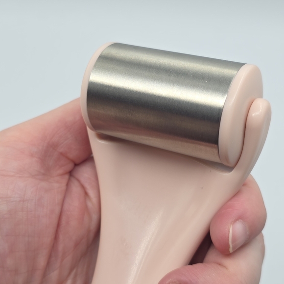 Kitsch Pink Ice Roller for Face & Eye Puffiness - Picture 6 of 6